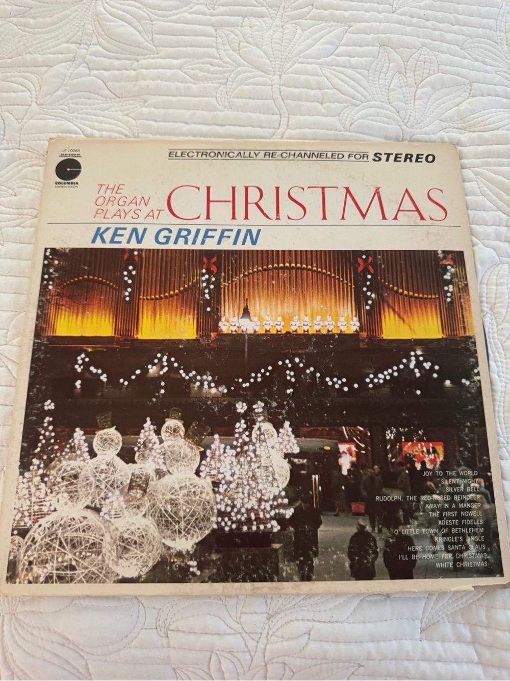 - The Organ Plays at Christmas (White)